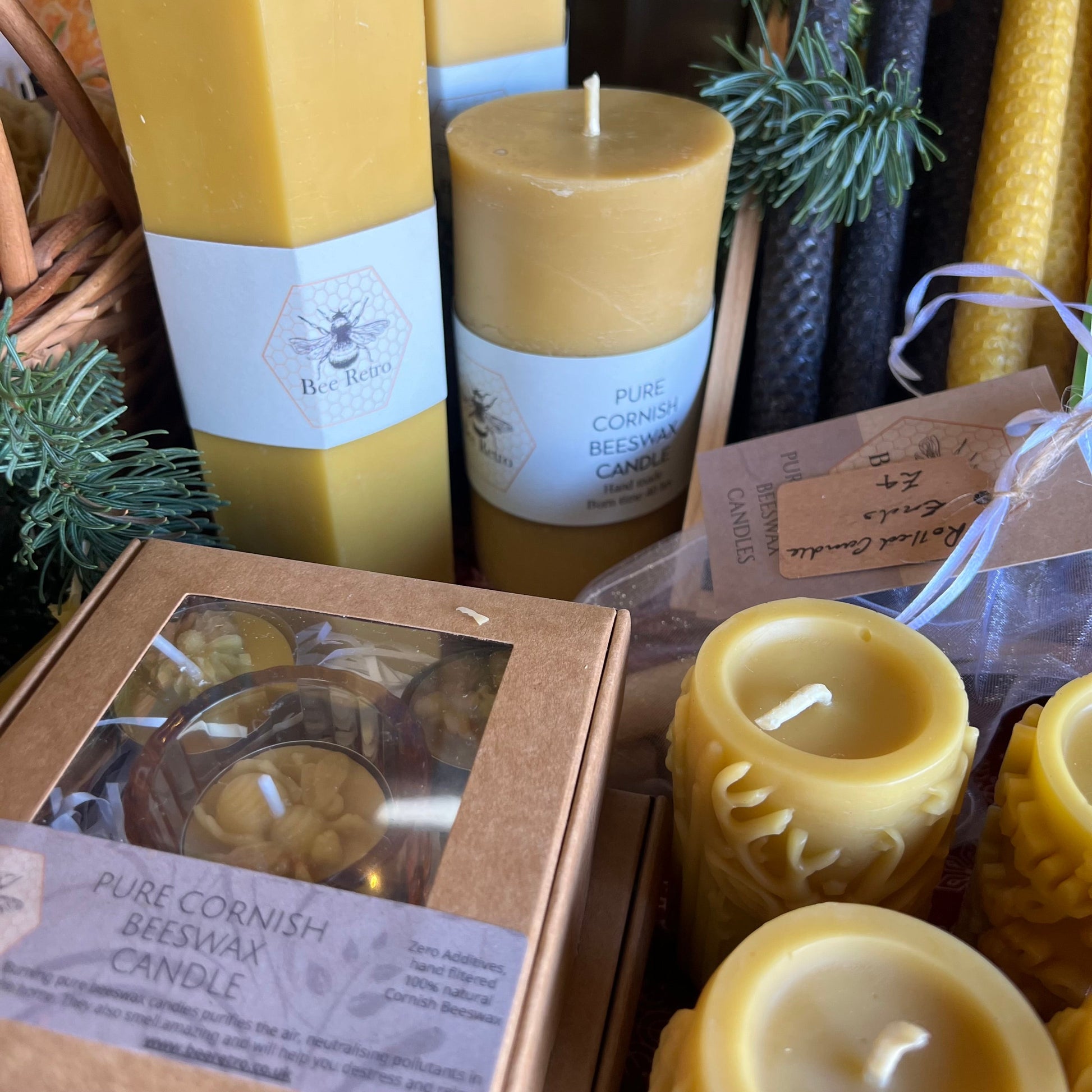 Beeswax Bee Tea Lights x 5 with holder- Gift box-2