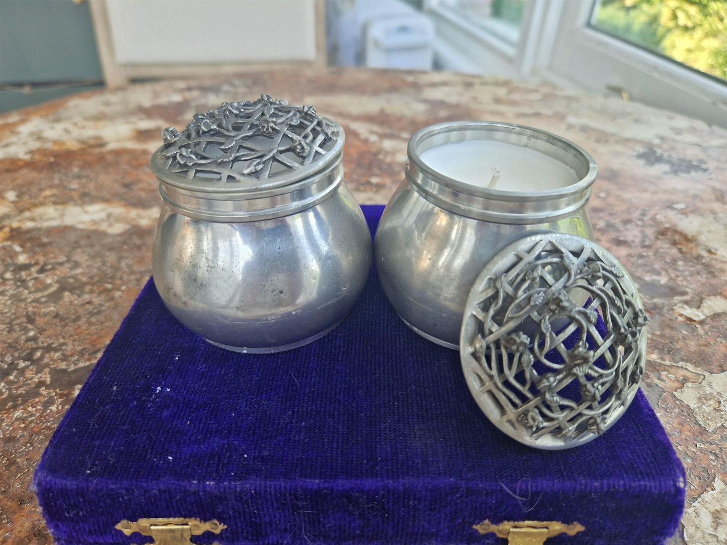 Royal Selangor Pewter Candle with Vintage Bookshop Scent-2