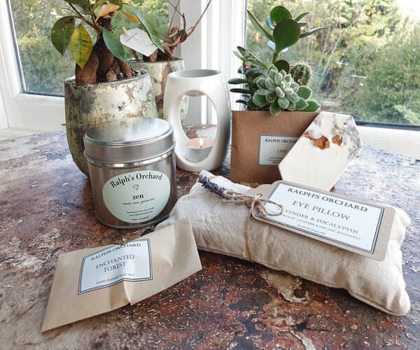 Thoughtful gift set | Natural candle | Botanical wax melts-2